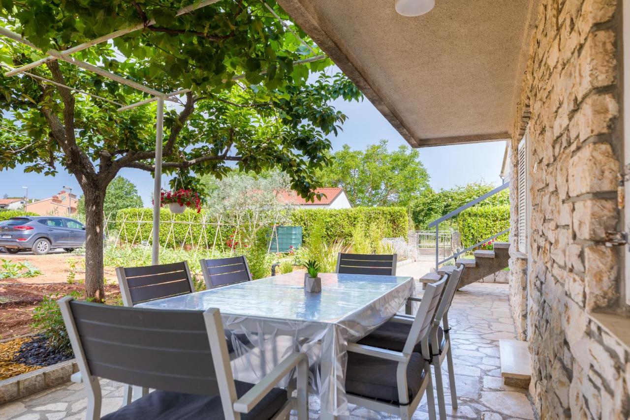 Apartment Tesic Close To The Sea With Shared 4Xbicycles Fažana Exterior foto